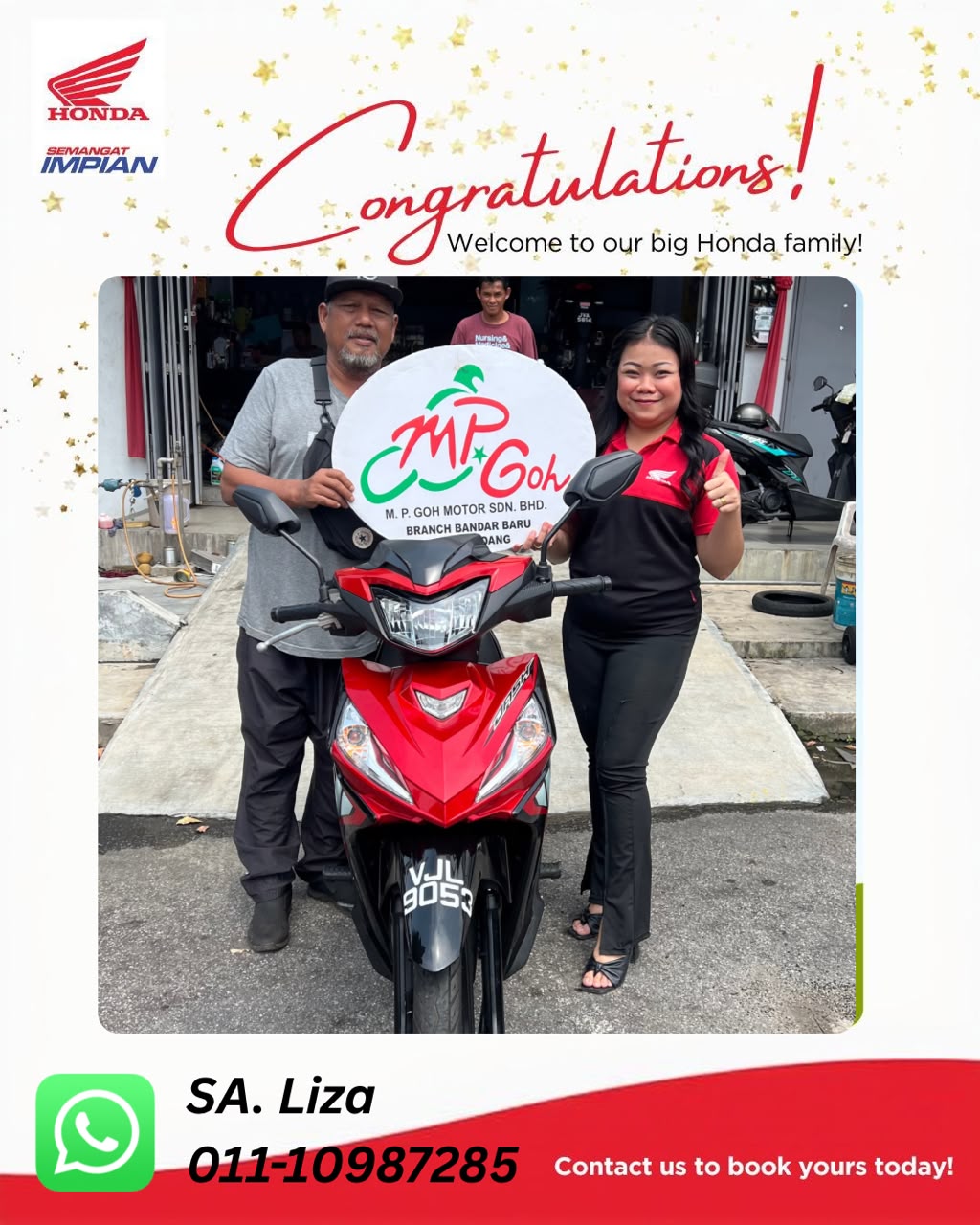 Pelanggan Honda Dash 125 bersama SA Liza di M.P. Goh Bandar Baru Sungai Udang